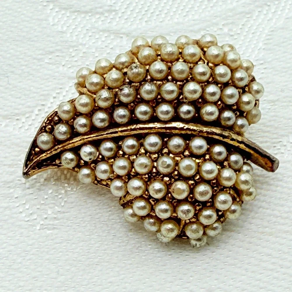 Vintage Classic Gold Tone Faux Pearl Cluster Autumn Leaf Foliage Brooch Pin